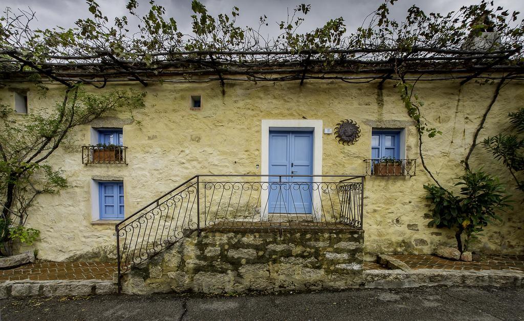 Antica Dimora La Corona San Pantaleo Exterior foto