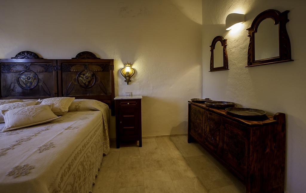 Antica Dimora La Corona San Pantaleo Exterior foto
